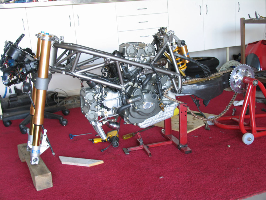 Ducati 996 in parts