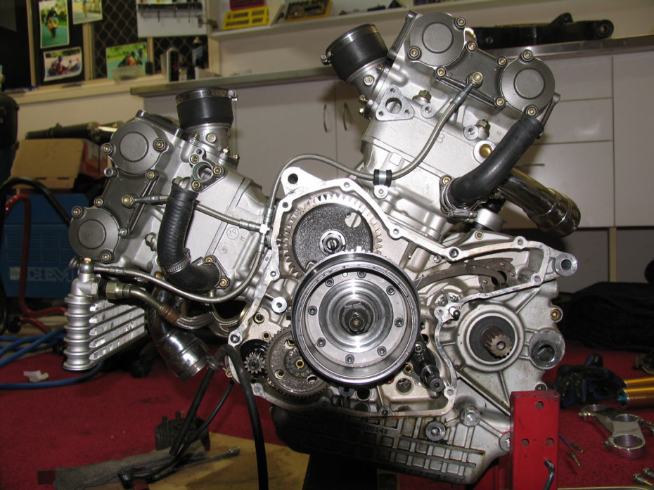 Ducati 996 engine