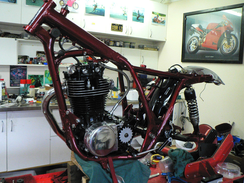 yamaha SR 500 building